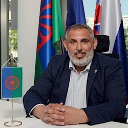 Foto - Vyhlásenie druhej integrovanej výzvy ÚSVRK s cieľom zabezpečiť základné štandardy bývania pre marginalizované rómske komunity