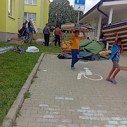 Foto - Už mesiac pomáhame obyvateľom Spišského Štiavnika, ktorým vzal oheň domov.