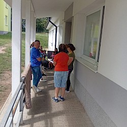 Foto - Už mesiac pomáhame obyvateľom Spišského Štiavnika, ktorým vzal oheň domov.