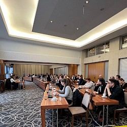 Foto - Monitorovanie akčných plánov Stratégie pre inklúziu Rómov za rok 2024 prediskutované medzi rezortami a občianskym sektorom