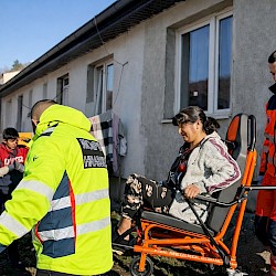 Foto - Návrat do dôstojného života: v Hrabskom sa podarilo klientku po rokoch izolácie opäť zapojiť do systému starostlivosti