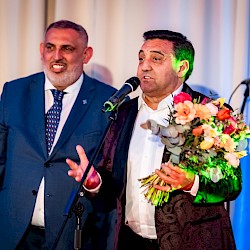 Foto - Ocenené osobnosti, ktoré svojou celoživotnou prácou prispeli k rozvoju spoločnosti, podpore rómskej komunity a búraniu predsudkov a stereotypov.