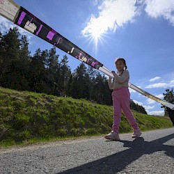 Foto - 736 metrov spolupatričnosti vo Vítkovciach: silný príklad senzibilizačnej aktivity proti protirómskemu rasizmu