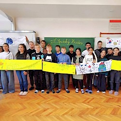 Foto - 736 metrov spolupatričnosti vo Vítkovciach: silný príklad senzibilizačnej aktivity proti protirómskemu rasizmu