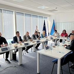 Foto - Úspešné a obsažné zasadnutie Rady splnomocnenca vlády Slovenskej republiky pre rómske komunity pre mimovládne neziskové organizácie na ÚSVRK