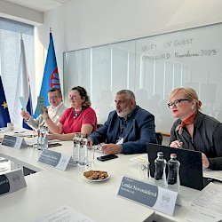 Foto - Úspešné a obsažné zasadnutie Rady splnomocnenca vlády Slovenskej republiky pre rómske komunity pre mimovládne neziskové organizácie na ÚSVRK
