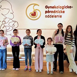 Foto - Deky z lásky: Malé ruky a veľké srdcia pomáhajú tým, ktorí to najviac potrebujú