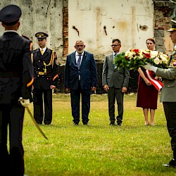 Foto - NA BISTERAS / NEZABÚDAME! Pamätný deň obetí rómskeho holokaustu Úradu splnomocnenca vlády SR pre rómske komunity v Múzeu holokaustu v Seredi