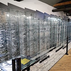 Foto - NA BISTERAS / NEZABÚDAME! Pamätný deň obetí rómskeho holokaustu Úradu splnomocnenca vlády SR pre rómske komunity v Múzeu holokaustu v Seredi
