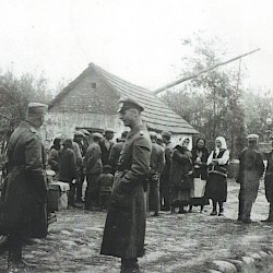 Foto - NA BISTERAS / NEZABÚDAME! Pamätný deň obetí rómskeho holokaustu Úradu splnomocnenca vlády SR pre rómske komunity v Múzeu holokaustu v Seredi