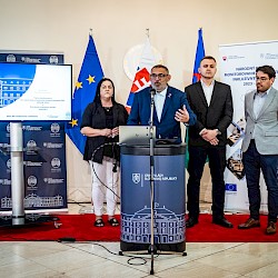 Foto - Tlačová konferencia Úradu splnomocnenca pre rómske komunity na tému: Sociografické mapovanie rómskych komunít 2025 (SMARK 2025) a predstavenie Rómskeho mapového portálu (RoMaPo).