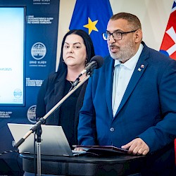 Foto - Tlačová konferencia Úradu splnomocnenca pre rómske komunity na tému: Sociografické mapovanie rómskych komunít 2025 (SMARK 2025) a predstavenie Rómskeho mapového portálu (RoMaPo).