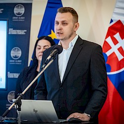 Foto - Tlačová konferencia Úradu splnomocnenca pre rómske komunity na tému: Sociografické mapovanie rómskych komunít 2025 (SMARK 2025) a predstavenie Rómskeho mapového portálu (RoMaPo).
