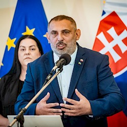 Foto - Tlačová konferencia Úradu splnomocnenca pre rómske komunity na tému: Sociografické mapovanie rómskych komunít 2025 (SMARK 2025) a predstavenie Rómskeho mapového portálu (RoMaPo).